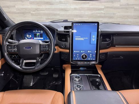 Used 2024 Ford Expedition Max Platinum AWD/4WD image 2