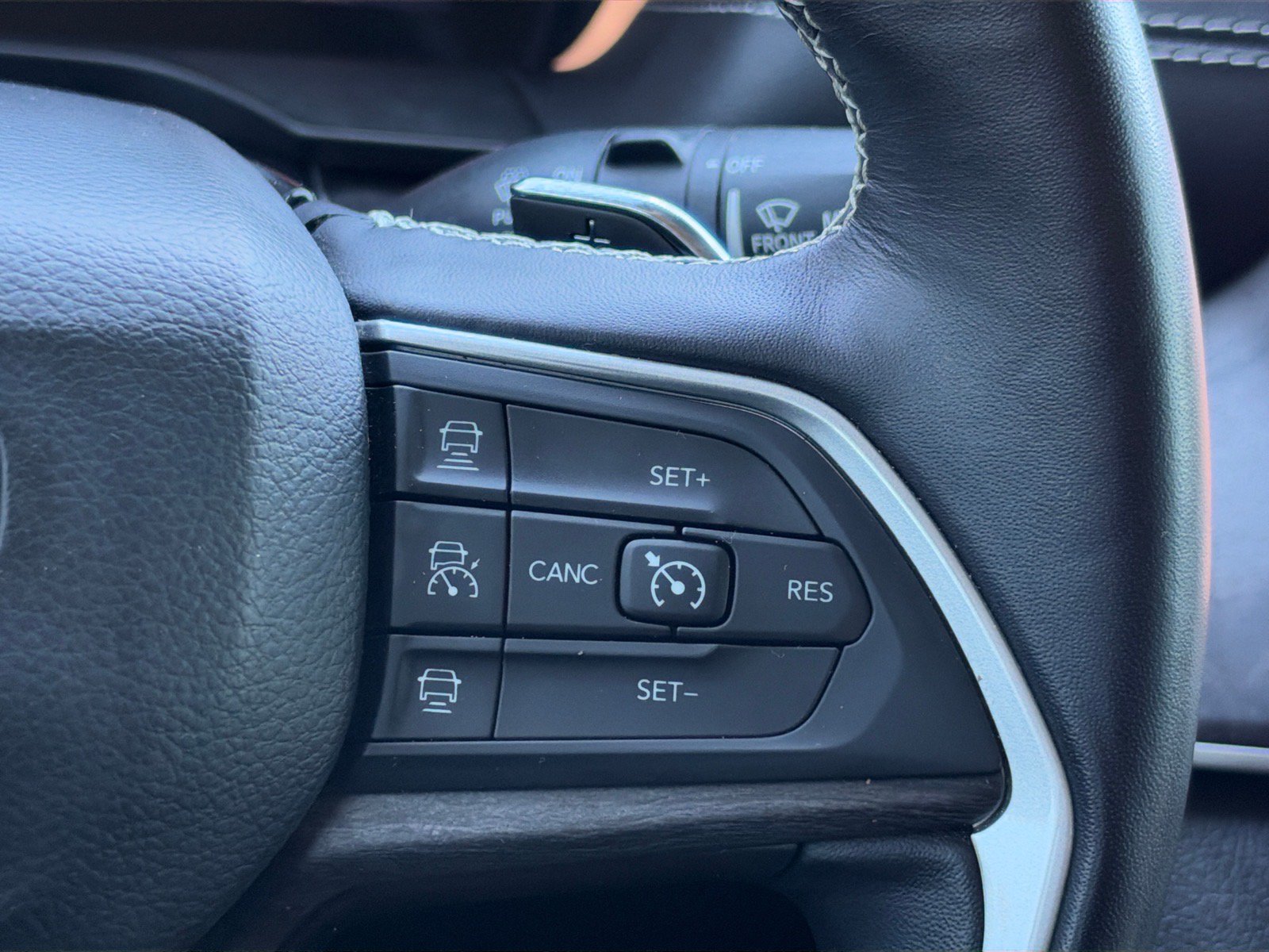Used 2022 Jeep Grand Cherokee L Limited RWD image 13