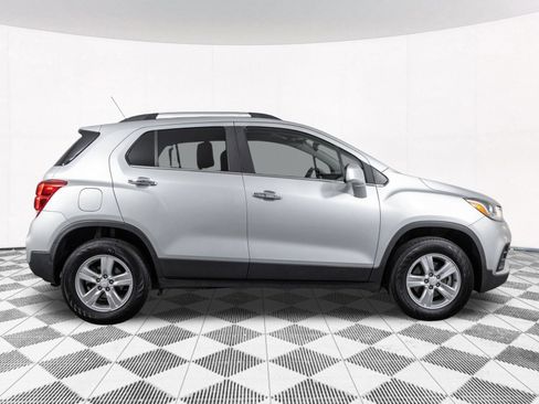 Used 2018 Chevrolet Trax LT w/ Sun & Sound Package AWD/4WD image 19