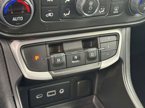 Used 2023 GMC Terrain SLE w/ Driver Convenience Package image 26