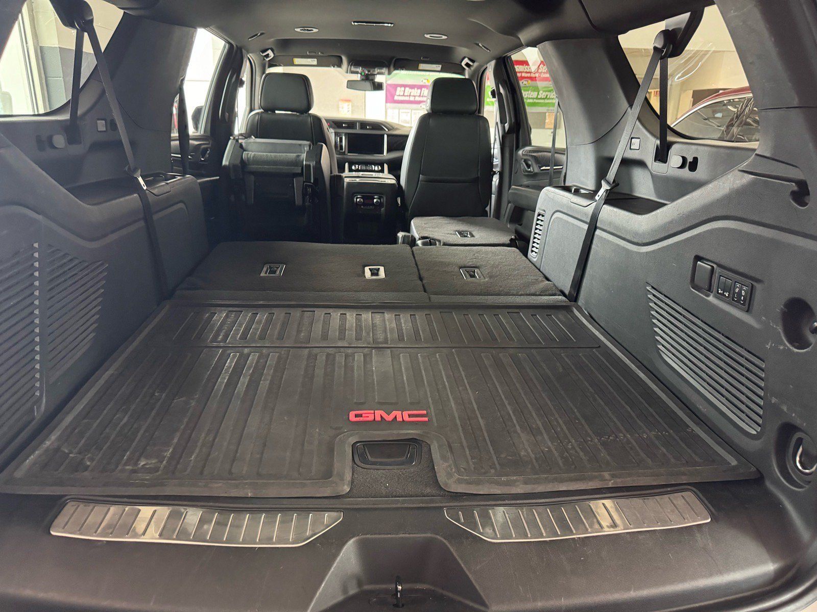 Used 2022 GMC Yukon XL Denali w/ Max Trailering Package AWD/4WD image 9
