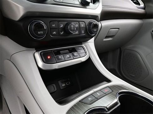 Used 2023 GMC Acadia SLT w/ Technology Package image 10