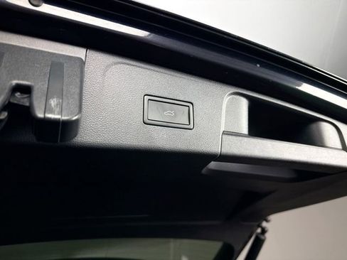 Used 2025 Volkswagen Atlas SEL image 47