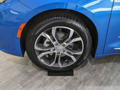 New 2026 Chrysler Pacifica Pinnacle w/ Trailer Tow Group FWD image 10