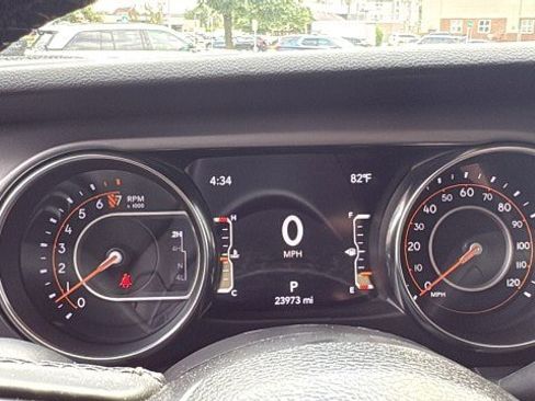 Used 2021 Jeep Gladiator Sport image 15