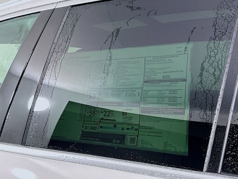 Used 2025 BMW X5 xDrive50e image 10