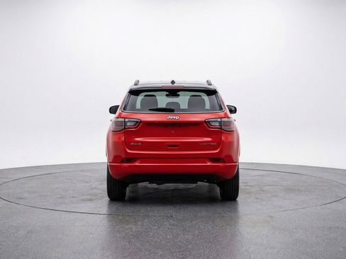 Used 2025 Jeep Compass Limited image 7