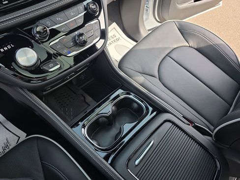 New 2026 Chrysler Pacifica Limited image 29