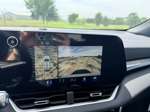 New 2026 Chevrolet Equinox LT w/ Safety and Technology Package FWD image 19