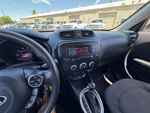Used 2016 Kia Soul FWD image 24