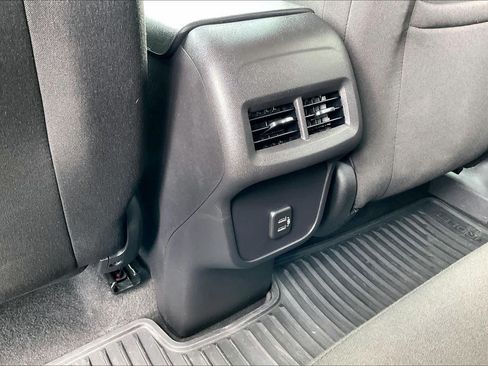 Used 2024 Chevrolet Equinox LT FWD image 33