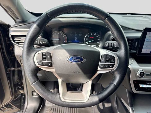 Used 2022 Ford Explorer XLT w/ Equipment Group 202A AWD/4WD image 23