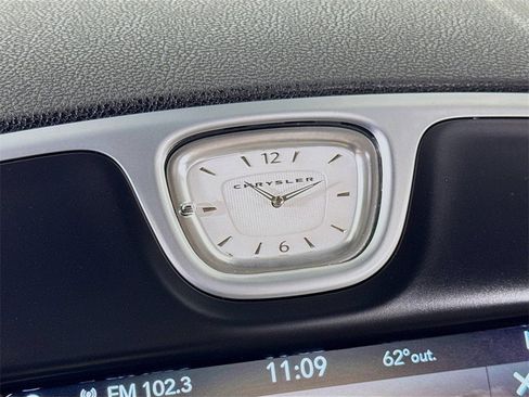 Used 2023 Chrysler 300 Touring L image 23