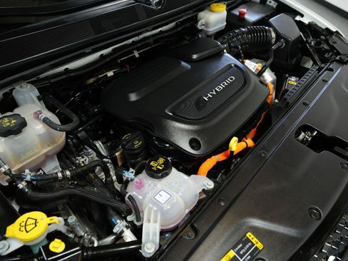 Used 2024 Chrysler Pacifica Limited FWD image 14