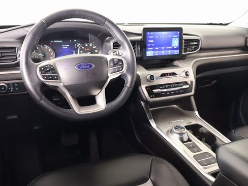 Used 2022 Ford Explorer XLT w/ Equipment Group 202A image 2