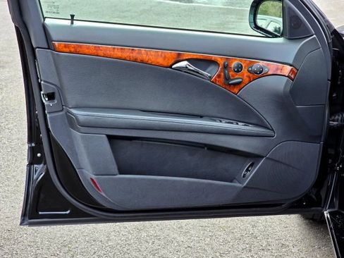 Used 2005 Mercedes-Benz E 320 4MATIC Sedan image 26