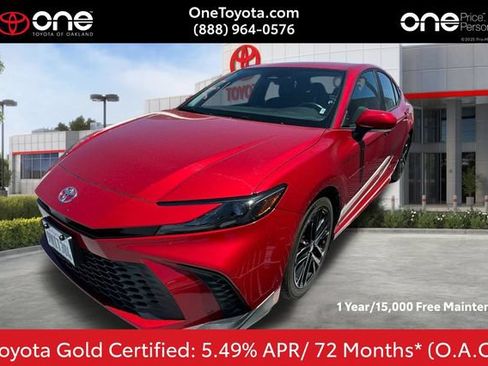 Used 2025 Toyota Camry SE FWD image 1