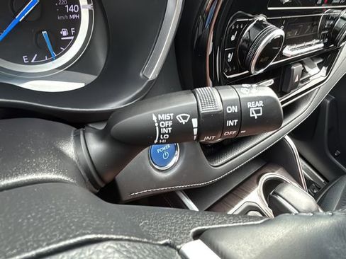 Used 2022 Toyota Highlander Limited FWD image 26