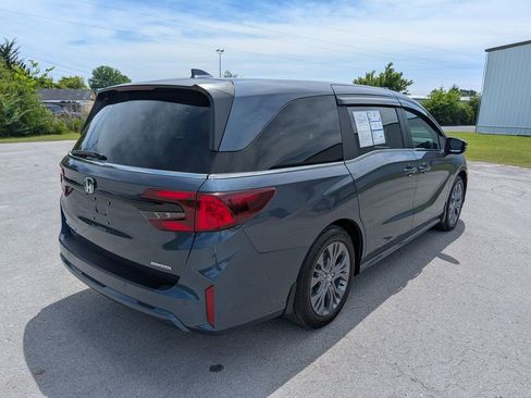 Used 2025 Honda Odyssey Touring image 3