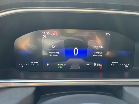 Certified 2025 Volkswagen Taos SE image 20