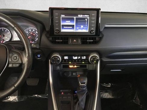 Used 2019 Toyota RAV4 XLE Premium FWD image 16