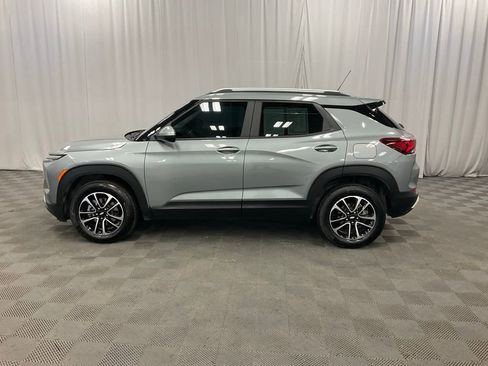 Used 2025 Chevrolet TrailBlazer LT image 3