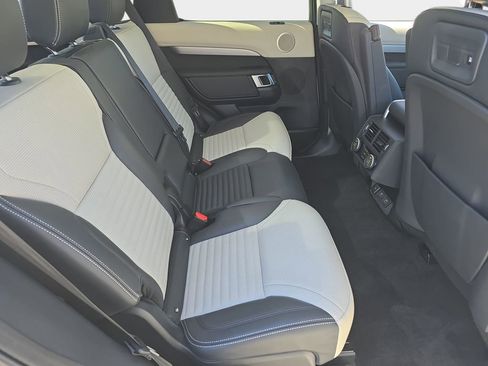 Used 2025 Land Rover Discovery Dynamic SE image 11