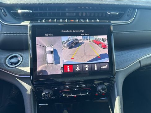 Certified 2024 Jeep Grand Cherokee Limited w/ Luxury Tech Group II image 24