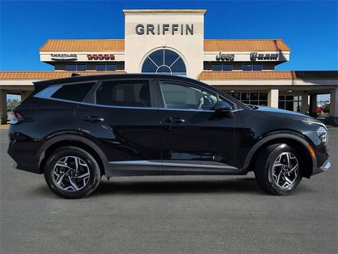 Used 2024 Kia Sportage LX image 3