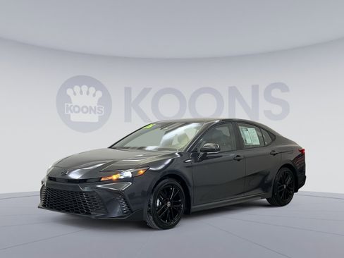 Used 2026 Toyota Camry SE image 1