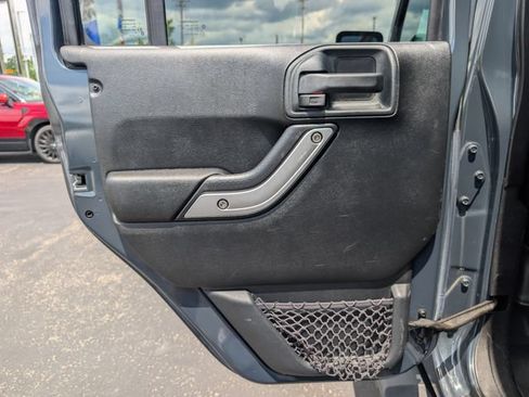 Used 2016 Jeep Wrangler Unlimited Sahara w/ Connectivity Group AWD/4WD image 14