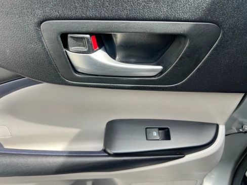 Used 2017 Toyota Highlander XLE image 25