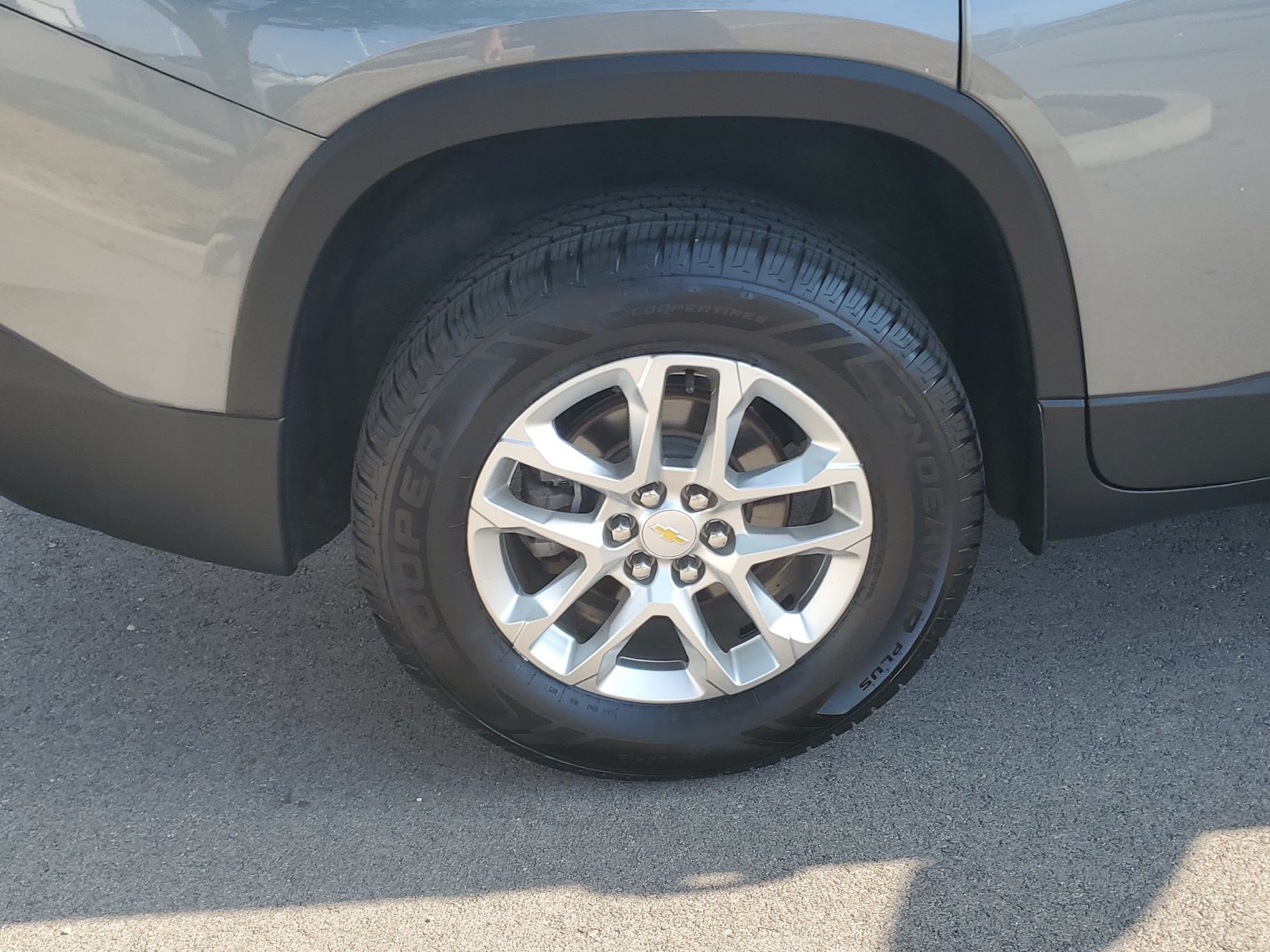 Used 2020 Chevrolet Traverse LT w/ Driver Confidence II Package AWD/4WD image 5
