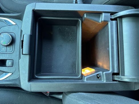 Used 2023 Chevrolet Traverse LT image 24