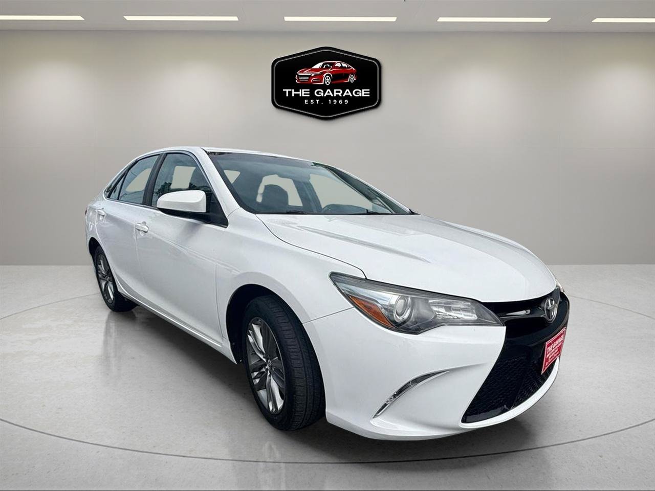 Used 2016 Toyota Camry SE w/ Moonroof Package FWD image 8