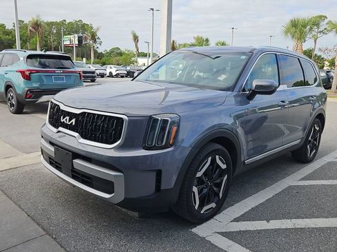 Certified 2023 Kia Telluride EX w/ EX Captain's Chair Package image 2