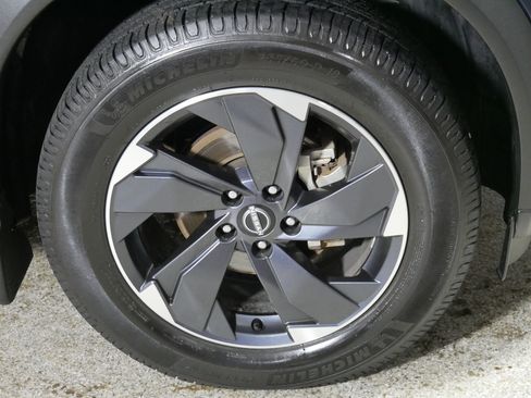 Used 2025 Nissan Rogue SV AWD/4WD image 15