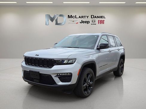 New 2025 Jeep Grand Cherokee Limited w/ Black Appearance Package AWD/4WD image 2