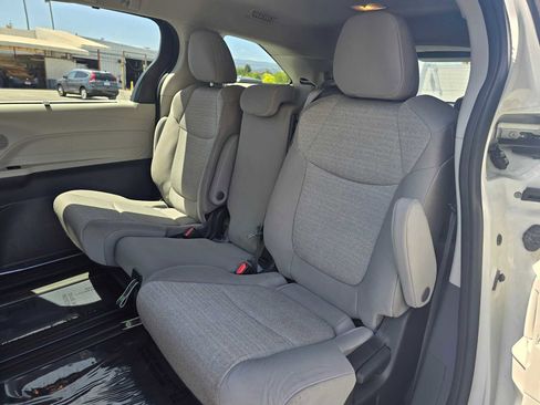 Used 2024 Toyota Sienna LE FWD image 19