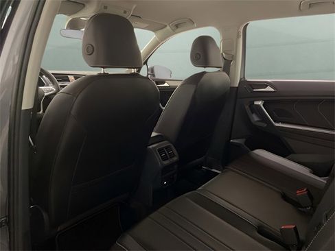 Used 2022 Volkswagen Tiguan SE image 61
