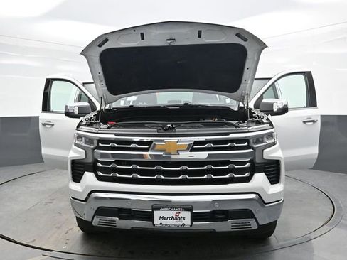 Used 2023 Chevrolet Silverado 1500 LTZ AWD/4WD image 34