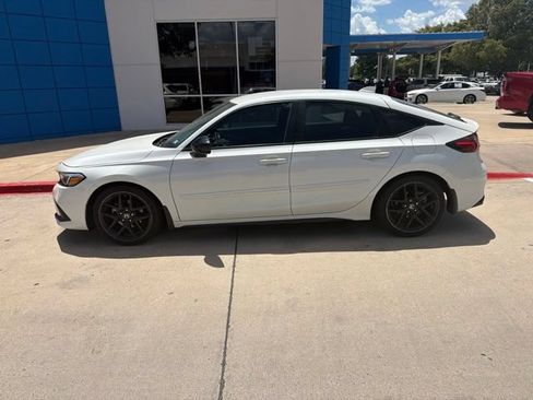 Used 2023 Honda Civic Sport image 2