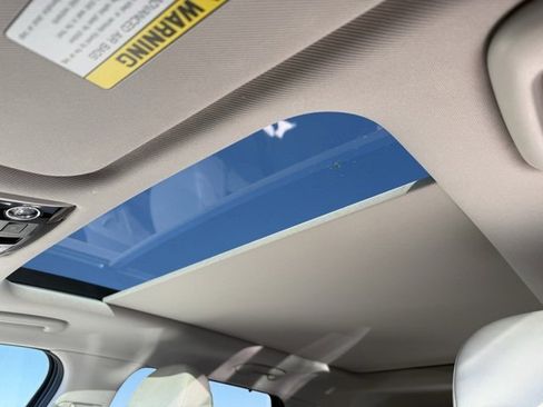 Used 2023 Kia Sorento SX Prestige image 12