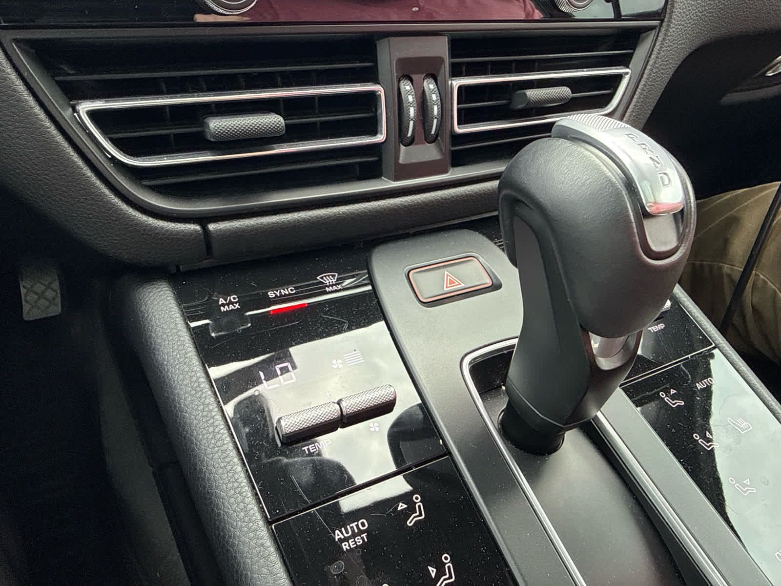 Used 2023 Porsche Macan AWD/4WD image 9