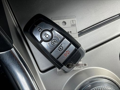 Used 2023 Ford Explorer Limited image 23