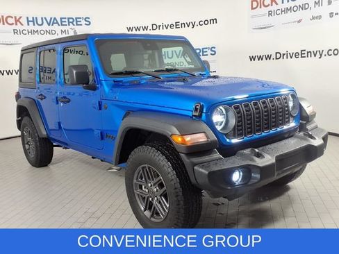 Used 2025 Jeep Wrangler Unlimited Sport AWD/4WD image 3