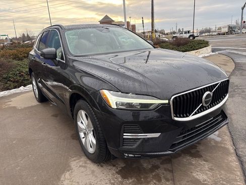 Used 2022 Volvo XC60 B5 Momentum image 3