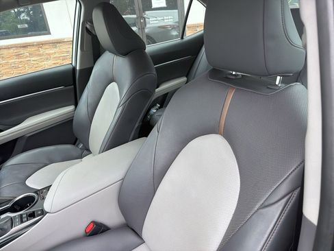 Used 2020 Toyota Camry XLE w/ Driver Assist Package FWD image 3