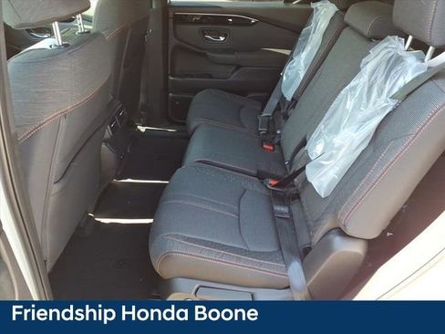 Used 2025 Honda Pilot Sport image 8