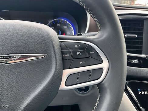 Used 2023 Chrysler Voyager LX image 20